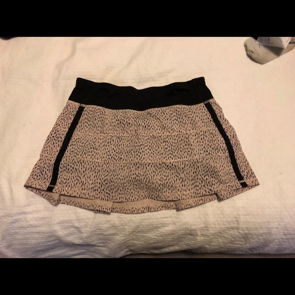 Lululemon skirt never worn